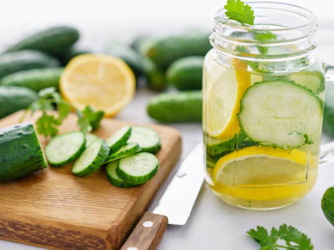 Cucumber Water with Lemon - Healthy & Isotonic Thumbnail