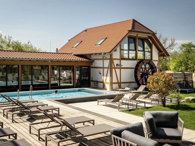 Pool mit Garten