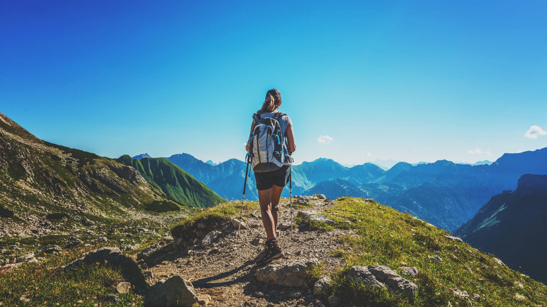 Frau beim Wandern