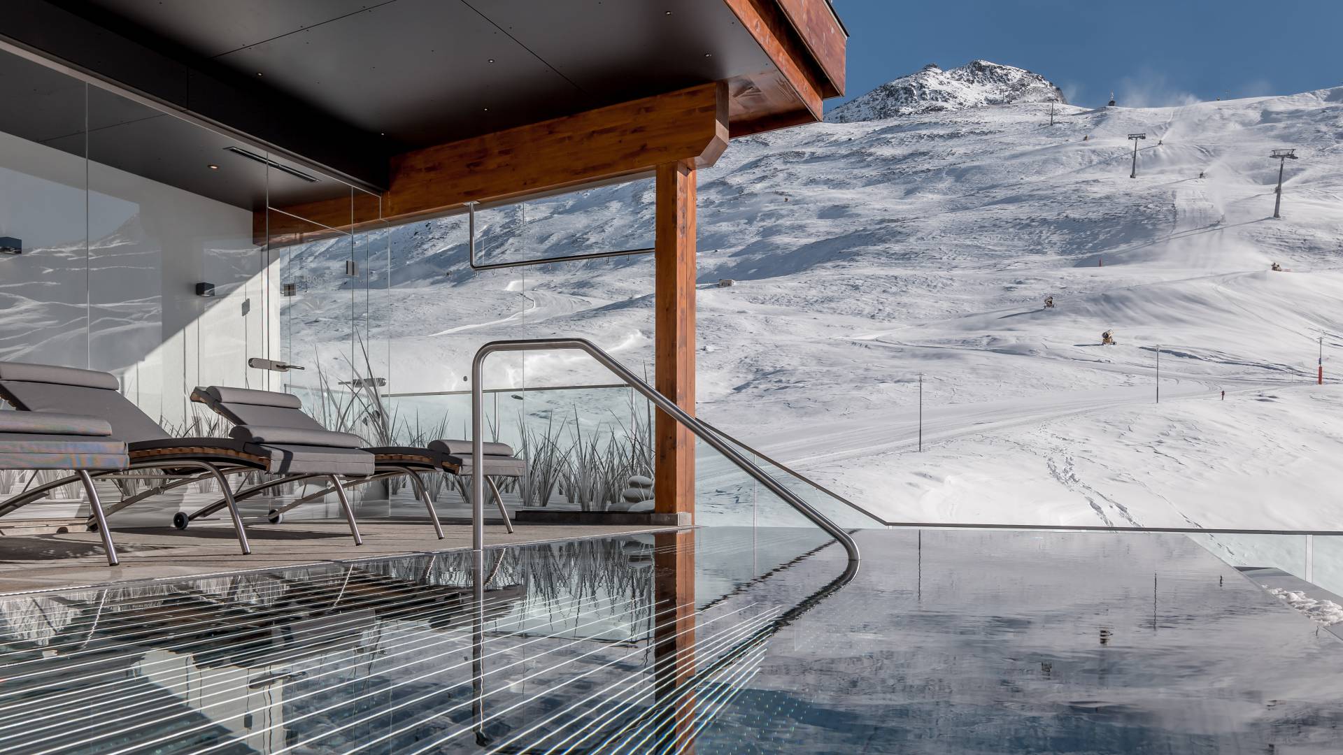 Roof top pool on the ski slope in Tyrol