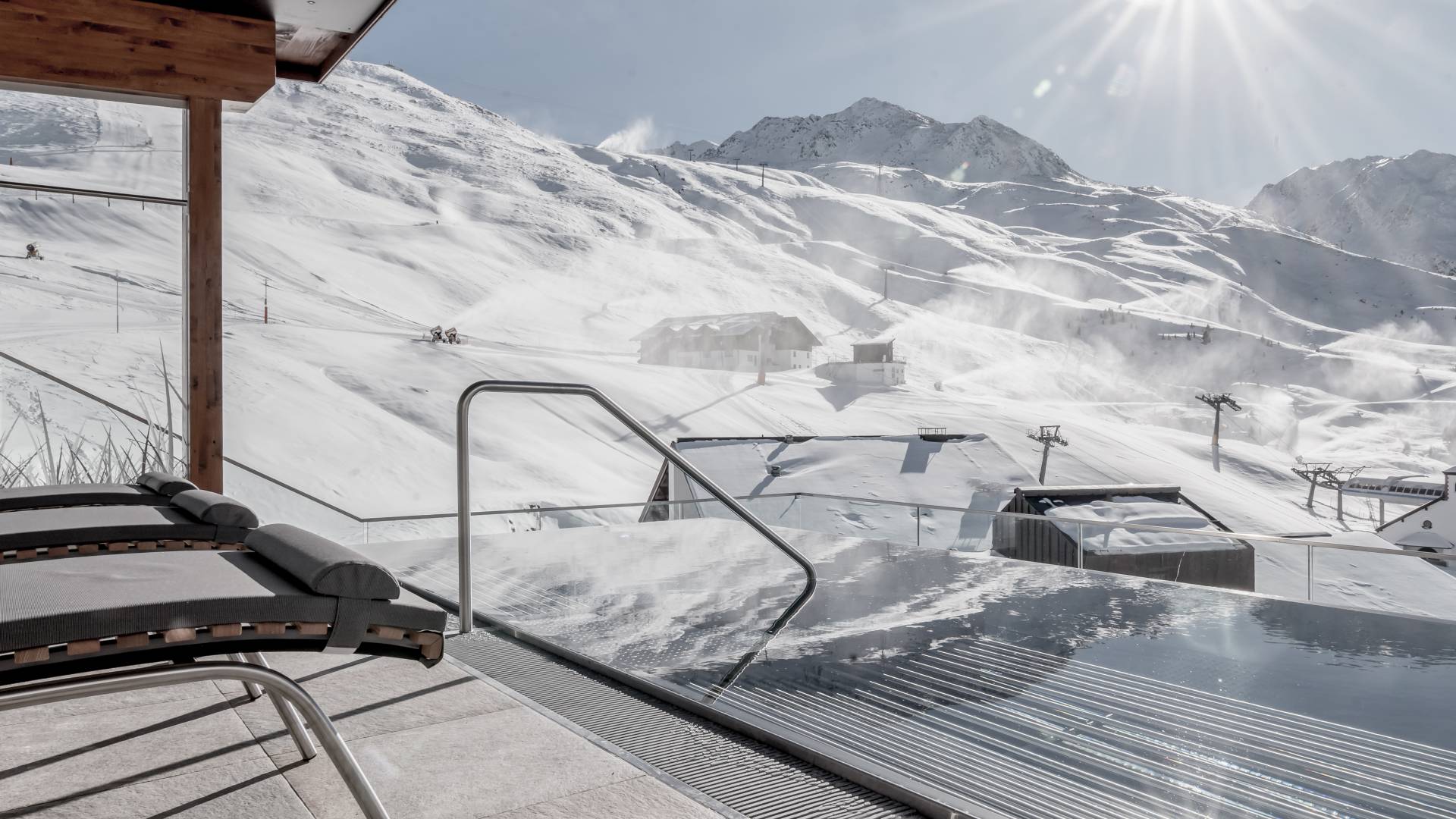 Roof Top Pool in Hochgurgl mit Blick auf die Skipiste