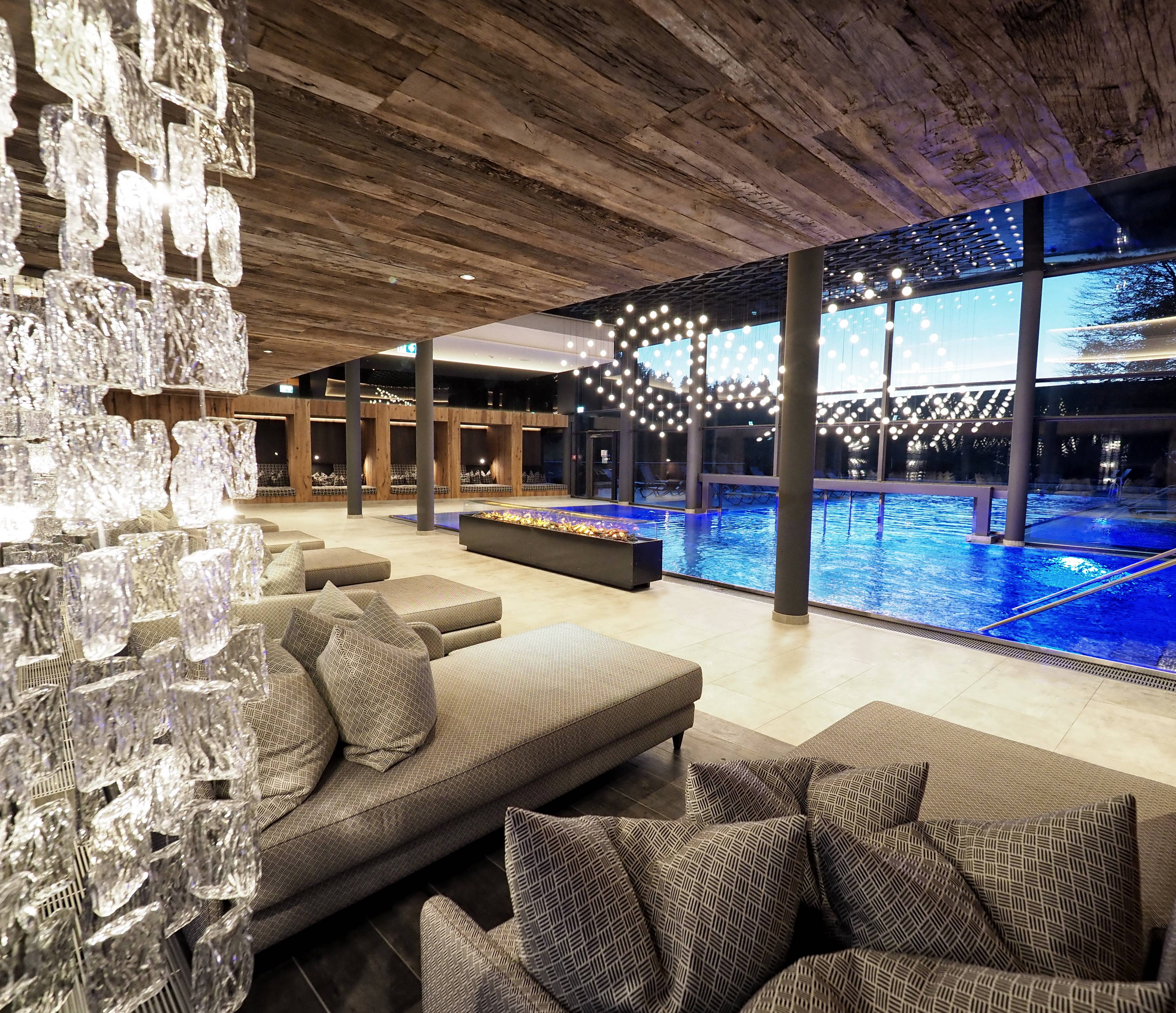 Hallenbad, Schwimmbad, Innenpool, Wellnesshotel in Bayern, Wellness, Luxushotel