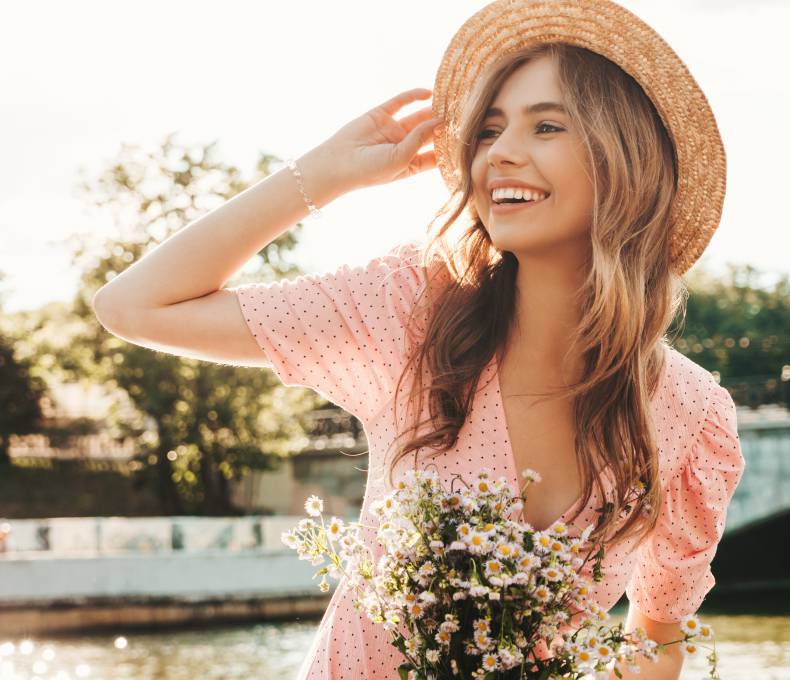 Woman holding a bouquet of flowers in springtime