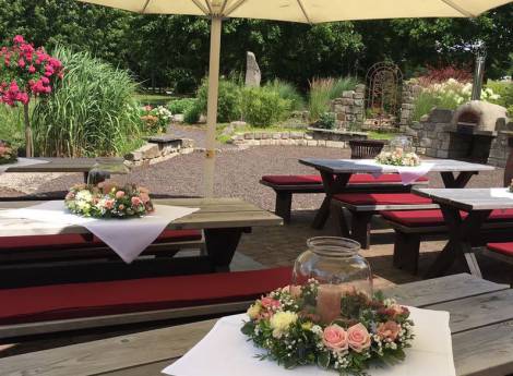 Extraordinary celebrations and weddings with a castle atmosphere! symbolic picture