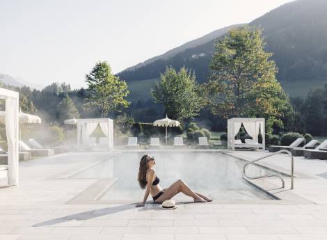 Find yourself. In the middle of the Alpine mountain landscape! symbolic picture
