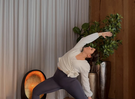 Yoga with Alpine Views – Where Luxury Meets Mindfulness symbolic picture