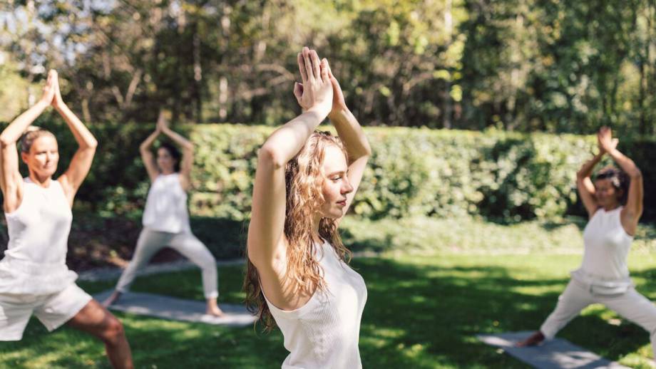 Yoga im Hotel Alpenpalace in Südtirol Symbolfoto