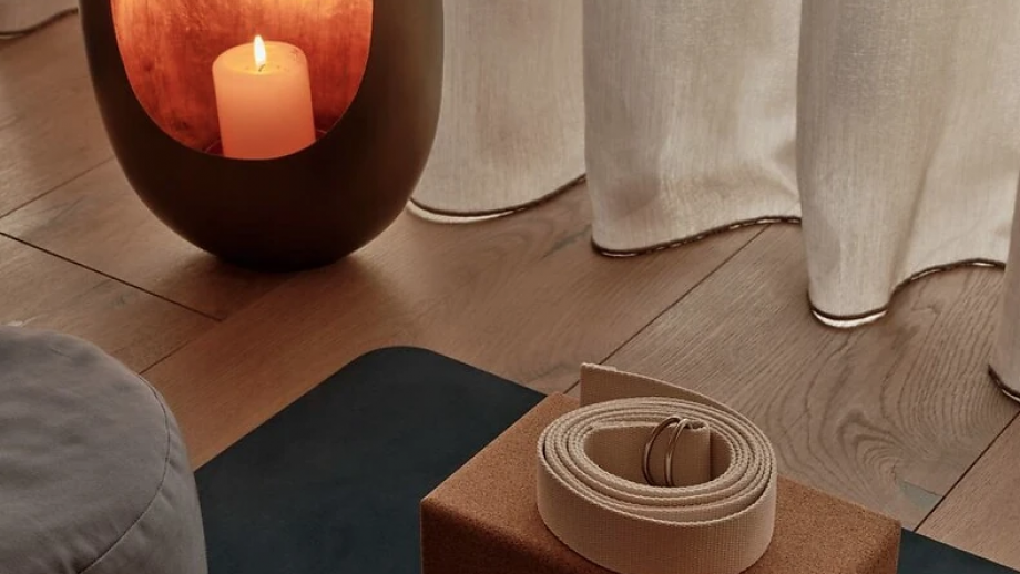 Yoga with Alpine Views – Where Luxury Meets Mindfulness symbolic picture